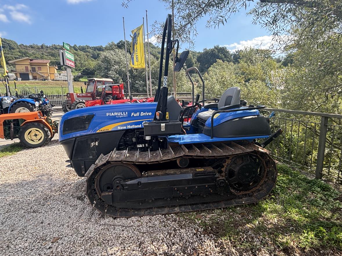 Trattore New Holland TK4040