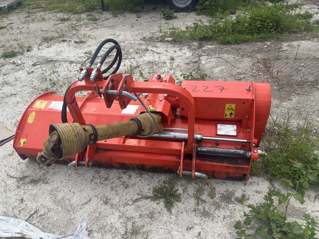 Trincia Sicma TB 140 con spostamento idr